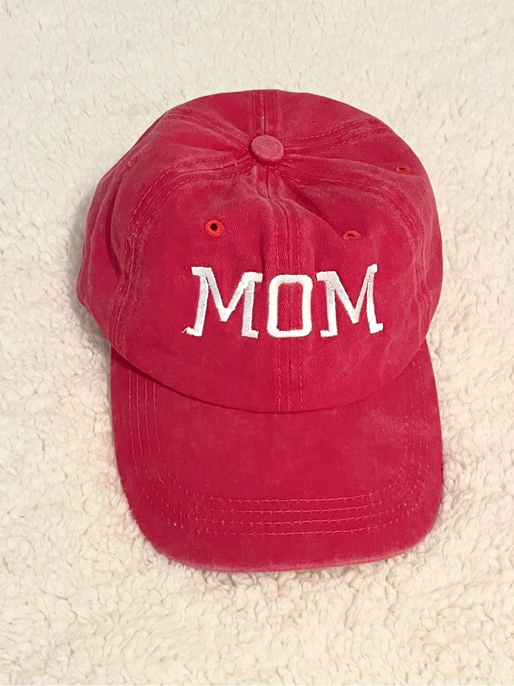 “MOM" Embroidered Baseball Cap